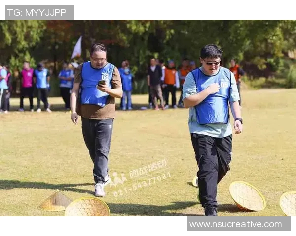 南京飞盘队与广州飞盘队赛后复盘团队协作的精彩瞬间与经验分享