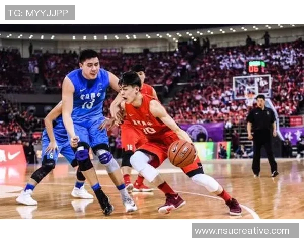 胡金秋的篮球之路：从青涩少年到CBA明星的奋斗历程与荣耀时刻